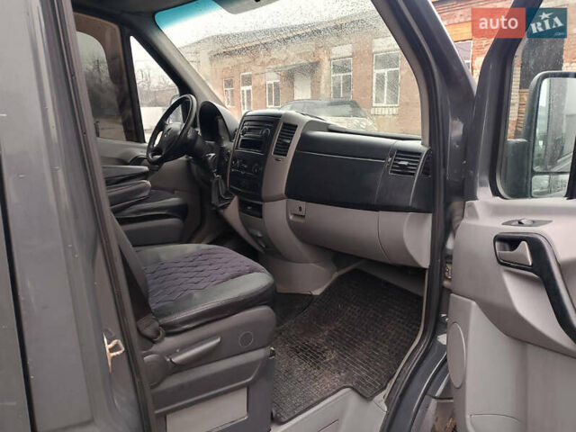 Серый Мерседес Sprinter, объемом двигателя 2.1 л и пробегом 571 тыс. км за 10000 $, фото 1 на Automoto.ua