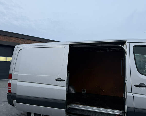 Сірий Мерседес Sprinter, об'ємом двигуна 2.99 л та пробігом 401 тис. км за 13500 $, фото 9 на Automoto.ua