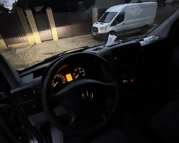Серый Мерседес Sprinter, объемом двигателя 2.14 л и пробегом 375 тыс. км за 17000 $, фото 3 на Automoto.ua