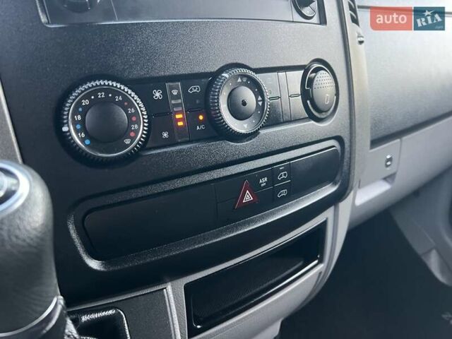 Серый Мерседес Sprinter, объемом двигателя 2.2 л и пробегом 290 тыс. км за 23950 $, фото 60 на Automoto.ua