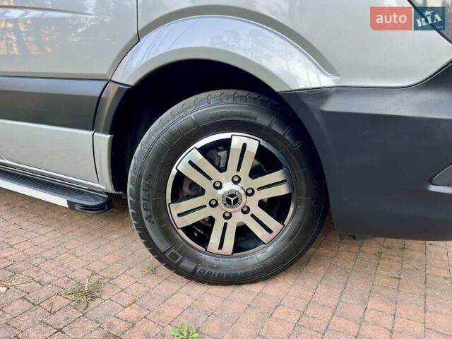 Серый Мерседес Sprinter, объемом двигателя 2.2 л и пробегом 290 тыс. км за 23950 $, фото 7 на Automoto.ua