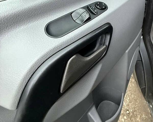 Серый Мерседес Sprinter, объемом двигателя 3 л и пробегом 254 тыс. км за 33700 $, фото 8 на Automoto.ua