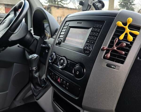 Сірий Мерседес Sprinter, об'ємом двигуна 2.1 л та пробігом 341 тис. км за 19900 $, фото 21 на Automoto.ua