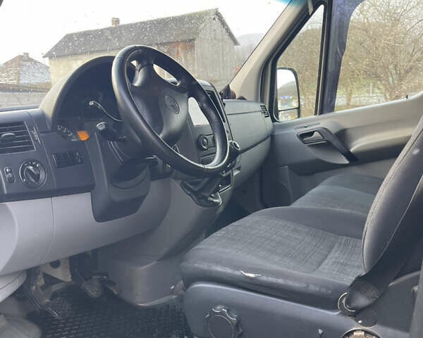 Серый Мерседес Sprinter, объемом двигателя 2.14 л и пробегом 492 тыс. км за 16500 $, фото 4 на Automoto.ua