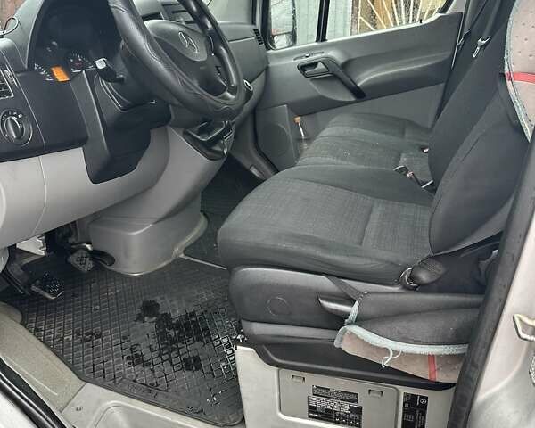 Серый Мерседес Sprinter, объемом двигателя 2.1 л и пробегом 277 тыс. км за 17500 $, фото 7 на Automoto.ua