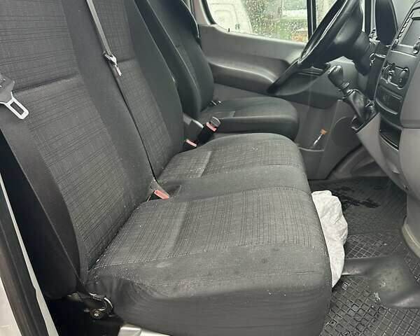 Серый Мерседес Sprinter, объемом двигателя 2.1 л и пробегом 277 тыс. км за 17500 $, фото 5 на Automoto.ua