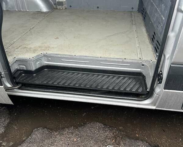 Серый Мерседес Sprinter, объемом двигателя 2.1 л и пробегом 277 тыс. км за 17500 $, фото 6 на Automoto.ua