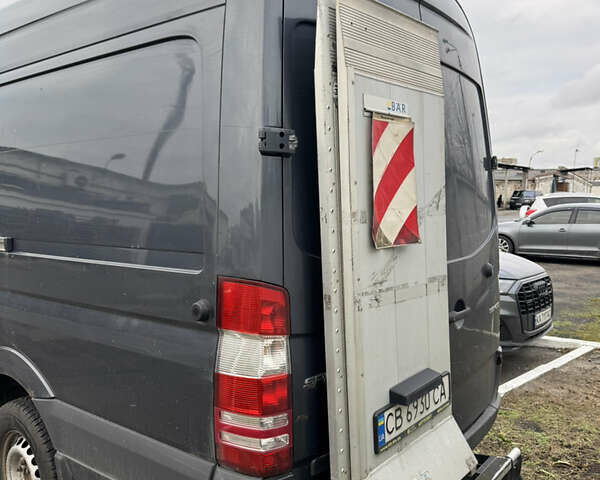 Серый Мерседес Sprinter, объемом двигателя 2.2 л и пробегом 700 тыс. км за 11000 $, фото 3 на Automoto.ua