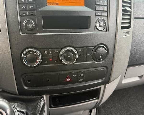 Серый Мерседес Sprinter, объемом двигателя 2.2 л и пробегом 275 тыс. км за 15900 $, фото 6 на Automoto.ua