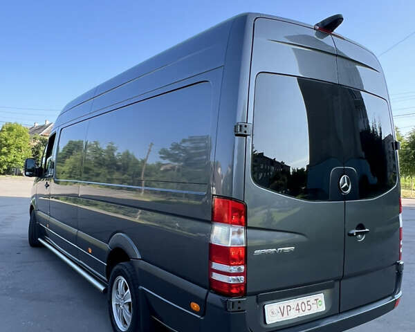 Серый Мерседес Sprinter, объемом двигателя 2.2 л и пробегом 215 тыс. км за 19699 $, фото 8 на Automoto.ua