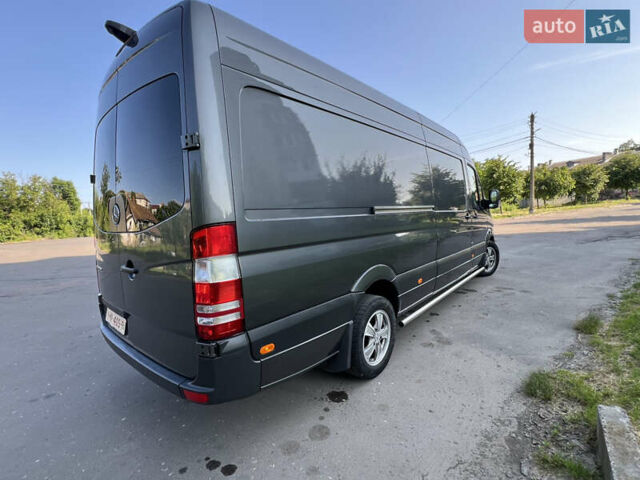 Серый Мерседес Sprinter, объемом двигателя 2.2 л и пробегом 215 тыс. км за 19699 $, фото 3 на Automoto.ua