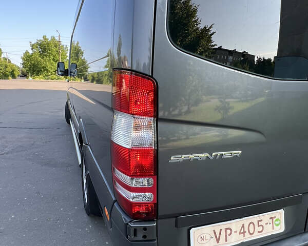 Серый Мерседес Sprinter, объемом двигателя 2.2 л и пробегом 215 тыс. км за 19699 $, фото 30 на Automoto.ua