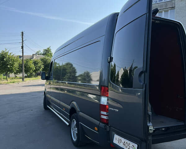 Серый Мерседес Sprinter, объемом двигателя 2.2 л и пробегом 215 тыс. км за 19699 $, фото 6 на Automoto.ua