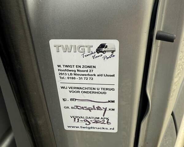 Серый Мерседес Sprinter, объемом двигателя 2.2 л и пробегом 275 тыс. км за 15900 $, фото 2 на Automoto.ua