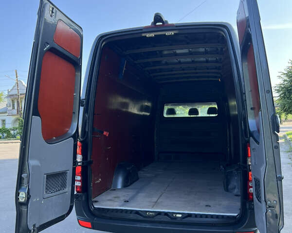 Серый Мерседес Sprinter, объемом двигателя 2.2 л и пробегом 215 тыс. км за 19699 $, фото 5 на Automoto.ua