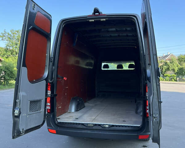 Серый Мерседес Sprinter, объемом двигателя 2.2 л и пробегом 215 тыс. км за 19699 $, фото 15 на Automoto.ua