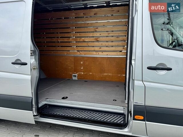 Серый Мерседес Sprinter, объемом двигателя 2.1 л и пробегом 332 тыс. км за 19900 $, фото 33 на Automoto.ua