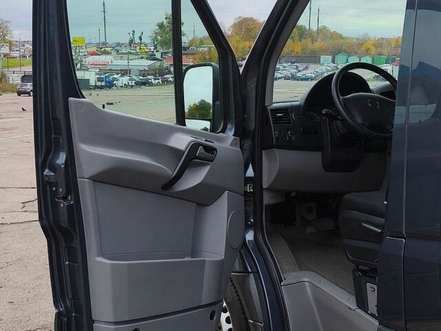 Серый Мерседес Sprinter, объемом двигателя 0 л и пробегом 288 тыс. км за 21700 $, фото 12 на Automoto.ua