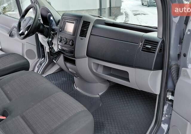 Серый Мерседес Sprinter, объемом двигателя 3 л и пробегом 422 тыс. км за 26900 $, фото 20 на Automoto.ua