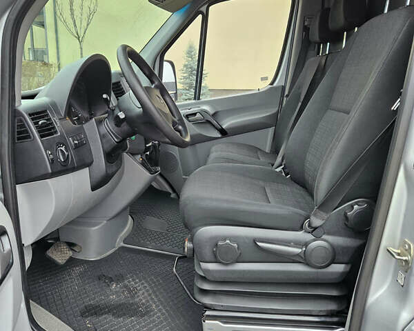 Серый Мерседес Sprinter, объемом двигателя 3 л и пробегом 335 тыс. км за 38499 $, фото 11 на Automoto.ua