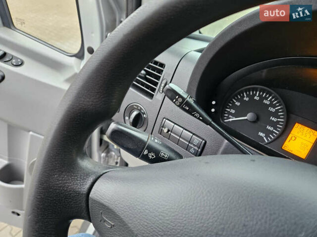 Серый Мерседес Sprinter, объемом двигателя 3 л и пробегом 335 тыс. км за 38499 $, фото 14 на Automoto.ua