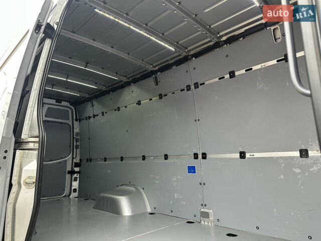 Серый Мерседес Sprinter, объемом двигателя 3 л и пробегом 277 тыс. км за 38800 $, фото 11 на Automoto.ua