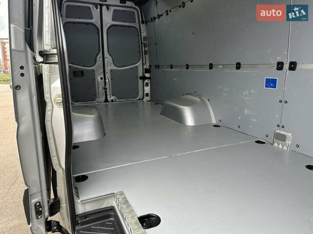 Серый Мерседес Sprinter, объемом двигателя 3 л и пробегом 277 тыс. км за 38800 $, фото 12 на Automoto.ua