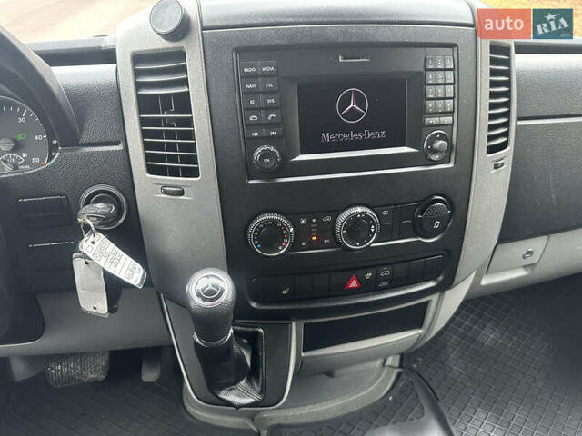 Серый Мерседес Sprinter, объемом двигателя 2.2 л и пробегом 291 тыс. км за 21500 $, фото 21 на Automoto.ua