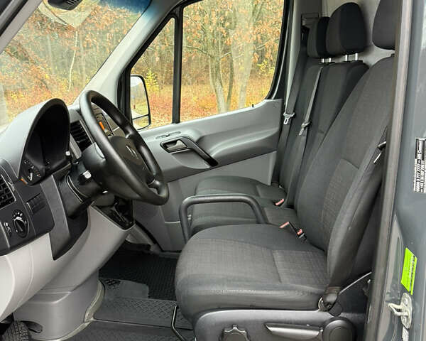 Серый Мерседес Sprinter, объемом двигателя 0 л и пробегом 345 тыс. км за 19300 $, фото 11 на Automoto.ua