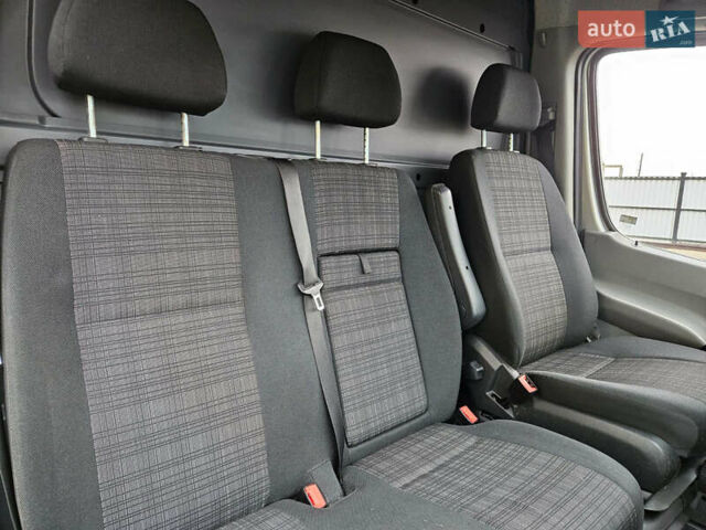 Серый Мерседес Sprinter, объемом двигателя 3 л и пробегом 335 тыс. км за 38499 $, фото 21 на Automoto.ua