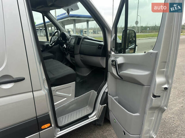Серый Мерседес Sprinter, объемом двигателя 2.2 л и пробегом 291 тыс. км за 21500 $, фото 25 на Automoto.ua