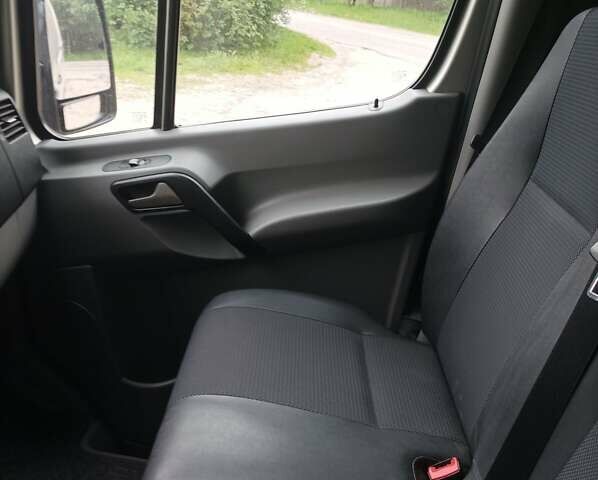 Серый Мерседес Sprinter, объемом двигателя 2.2 л и пробегом 318 тыс. км за 17500 $, фото 5 на Automoto.ua
