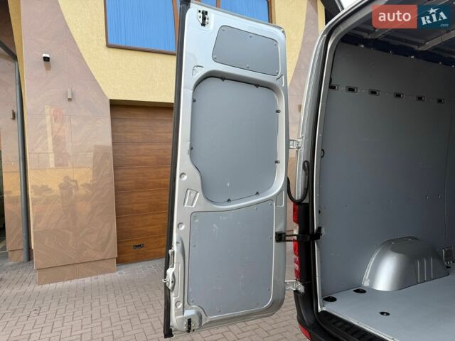 Серый Мерседес Sprinter, объемом двигателя 0 л и пробегом 331 тыс. км за 22500 $, фото 15 на Automoto.ua