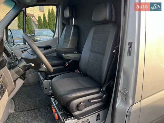 Серый Мерседес Sprinter, объемом двигателя 2.2 л и пробегом 229 тыс. км за 23990 $, фото 10 на Automoto.ua