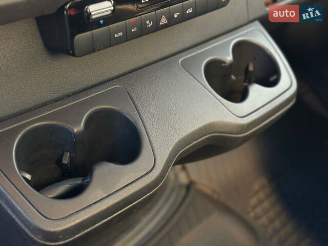 Серый Мерседес Sprinter, объемом двигателя 3 л и пробегом 202 тыс. км за 54990 $, фото 20 на Automoto.ua