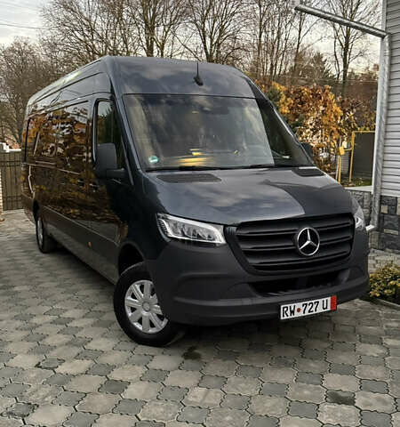 Серый Мерседес Sprinter, объемом двигателя 2.14 л и пробегом 217 тыс. км за 40533 $, фото 1 на Automoto.ua
