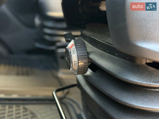 Серый Мерседес Sprinter, объемом двигателя 3 л и пробегом 202 тыс. км за 54990 $, фото 16 на Automoto.ua