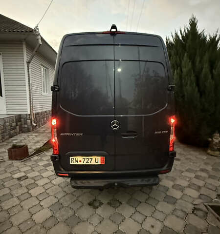 Серый Мерседес Sprinter, объемом двигателя 2.14 л и пробегом 217 тыс. км за 40533 $, фото 5 на Automoto.ua