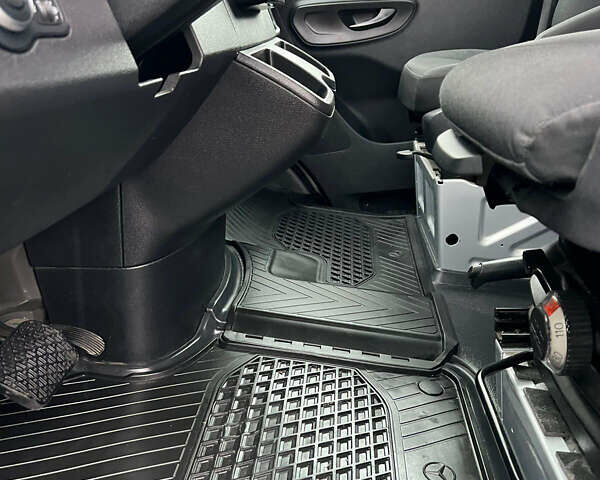 Сірий Мерседес Sprinter, об'ємом двигуна 2.14 л та пробігом 295 тис. км за 29984 $, фото 37 на Automoto.ua