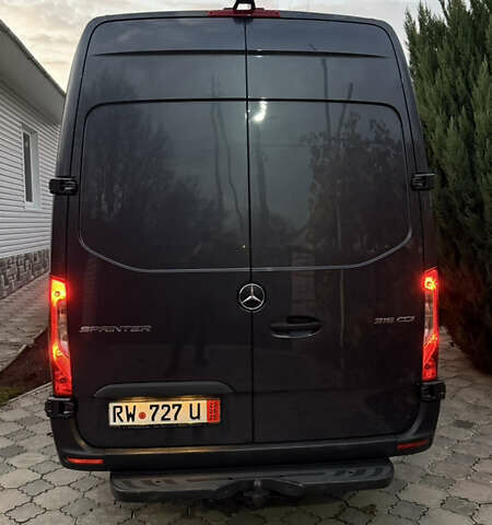 Серый Мерседес Sprinter, объемом двигателя 2.14 л и пробегом 217 тыс. км за 40533 $, фото 7 на Automoto.ua