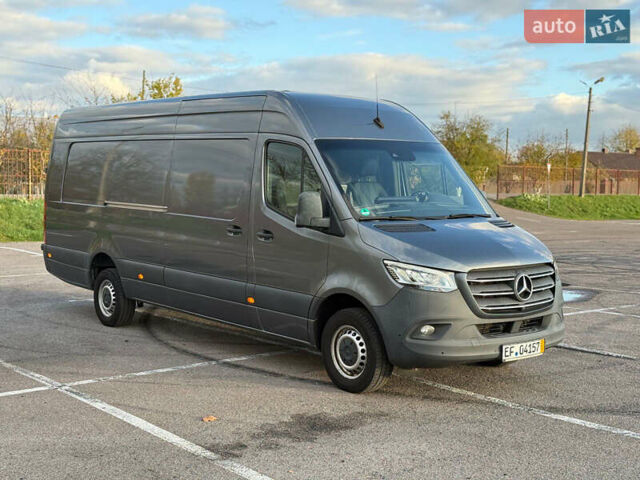Серый Мерседес Sprinter, объемом двигателя 3 л и пробегом 202 тыс. км за 54990 $, фото 2 на Automoto.ua
