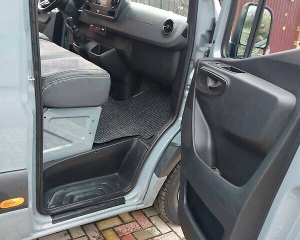 Серый Мерседес Sprinter, объемом двигателя 2.14 л и пробегом 255 тыс. км за 24200 $, фото 5 на Automoto.ua