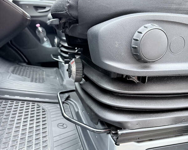 Серый Мерседес Sprinter, объемом двигателя 3 л и пробегом 158 тыс. км за 55885 $, фото 21 на Automoto.ua