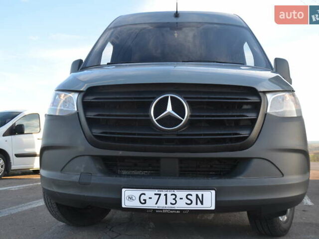 Серый Мерседес Sprinter, объемом двигателя 2.2 л и пробегом 383 тыс. км за 23150 $, фото 9 на Automoto.ua