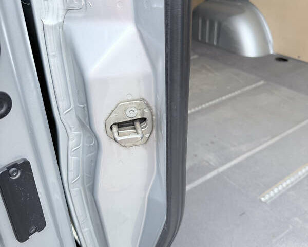 Серый Мерседес Sprinter, объемом двигателя 3 л и пробегом 158 тыс. км за 55885 $, фото 11 на Automoto.ua