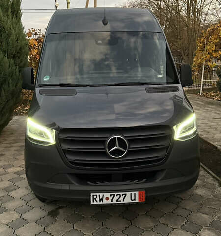 Серый Мерседес Sprinter, объемом двигателя 2.14 л и пробегом 217 тыс. км за 40533 $, фото 2 на Automoto.ua