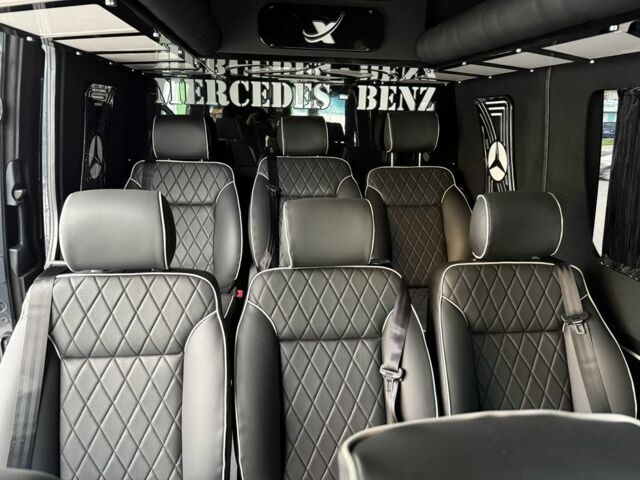 Сірий Мерседес Sprinter, об'ємом двигуна 3 л та пробігом 350 тис. км за 68759 $, фото 4 на Automoto.ua