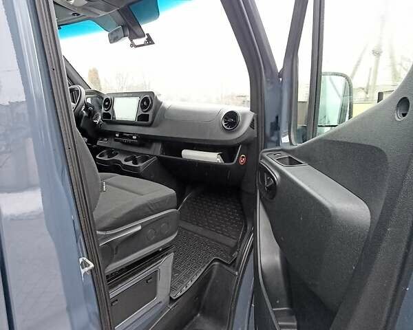 Серый Мерседес Sprinter, объемом двигателя 3 л и пробегом 180 тыс. км за 33900 $, фото 15 на Automoto.ua