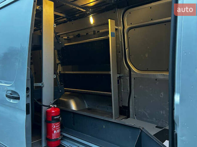 Серый Мерседес Sprinter, объемом двигателя 2.99 л и пробегом 404 тыс. км за 65000 $, фото 15 на Automoto.ua