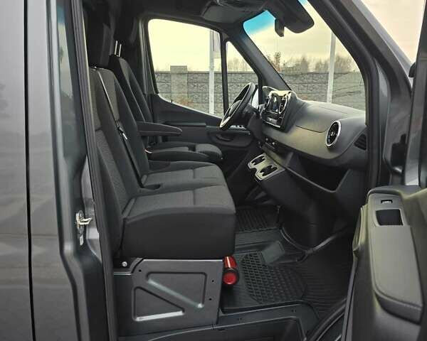 Сірий Мерседес Sprinter, об'ємом двигуна 3 л та пробігом 49 тис. км за 99243 $, фото 37 на Automoto.ua